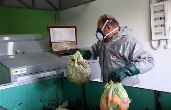 Στον δήμο Χαλανδρίου ανέλυσαν τα απόβλητα καφέ κάδων κι έμαθαν πόσα θα μπορούσαν να αποφευχθούν