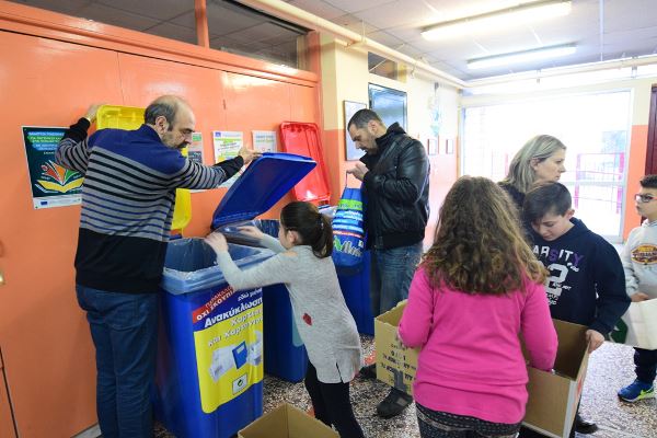 Η ΑΝΑΚΥΚΛΩΣΗ ΣΕ 50 ΣΧΟΛΕΙΑ ΠΡΟΣΘΕΣΕ 10.000 ΕΥΡΩ ΣΤΑ ΤΑΜΕΙΑ ΤΟΥ ΔΗΜΟΥ ΠΑΥΛΟΥ ΜΕΛΑ