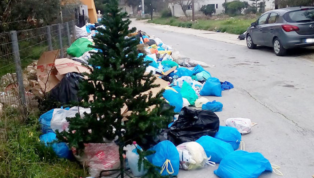 «Κανένα χριστουγεννιάτικο δέντρο σε ΧΥΤΑ» στη Θεσσαλονίκη