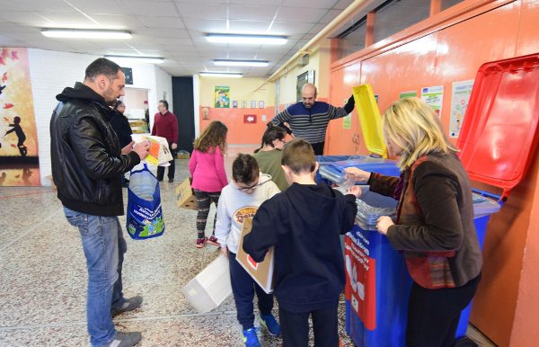 Πρωτοποριακό: Μαθητές στη Θεσσαλονίκη ανακυκλώνουν και κερδίζουν χρήματα για τα σχολεία τους (vid)