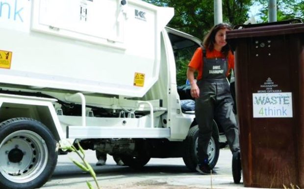 ΑΠΟΡΡΙΜΜΑΤΟΦΟΡΟ ΚΙΝΗΘΗΚΕ ΜΕ ΟΙΚΟΛΟΓΙΚΟ ΑΕΡΙΟ ΑΠΟ ΤΑ ΑΠΟΦΑΓΙΑ ΝΟΙΚΟΚΥΡΙΩΝ ΣΤΟ ΧΑΛΑΝΔΡΙ