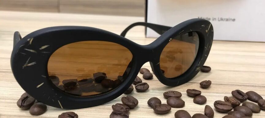 Θεσσαλονίκη: Μια ουκρανική καινοτομία γυαλιών από υπολείμματα καφέ στις προθήκες της Οπτικά Παυλίδης