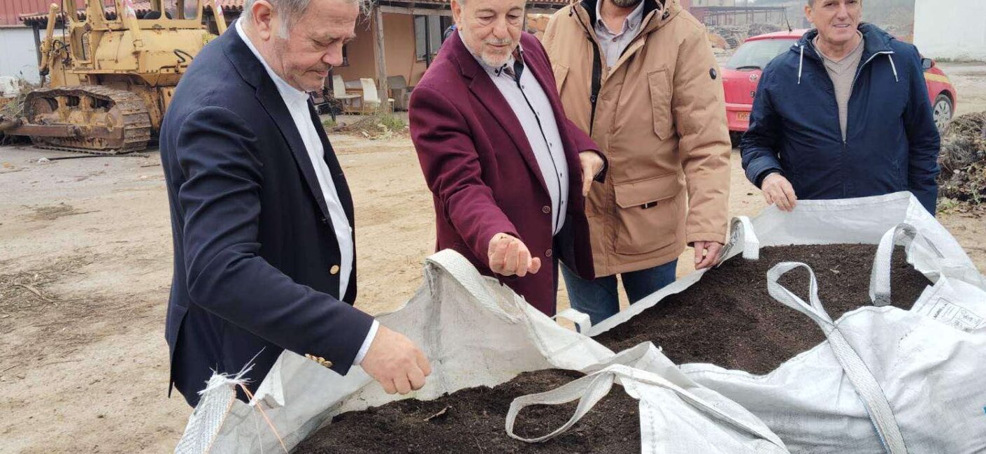 Ο Δήμος Θέρμης παρέλαβε τους πρώτους 2,5 τόνους κομπόστ από την ανακύκλωση 80 τόνων οργανικών αποβλήτων