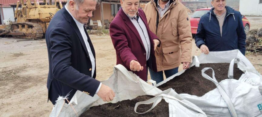 Ο Δήμος Θέρμης παρέλαβε τους πρώτους 2,5 τόνους κομπόστ από την ανακύκλωση 80 τόνων οργανικών αποβλήτων